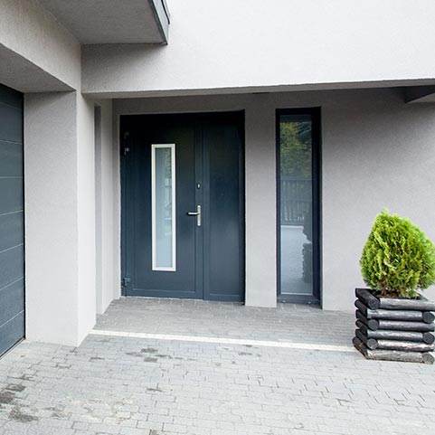 Glazed aluminium entrance door